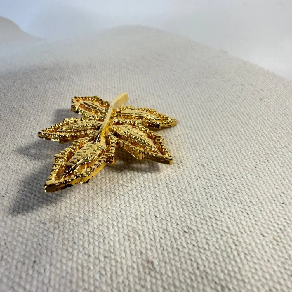 AAI Leaf‎ Brooch Gold-Tone Intricate Detailing Vintage Style MCM